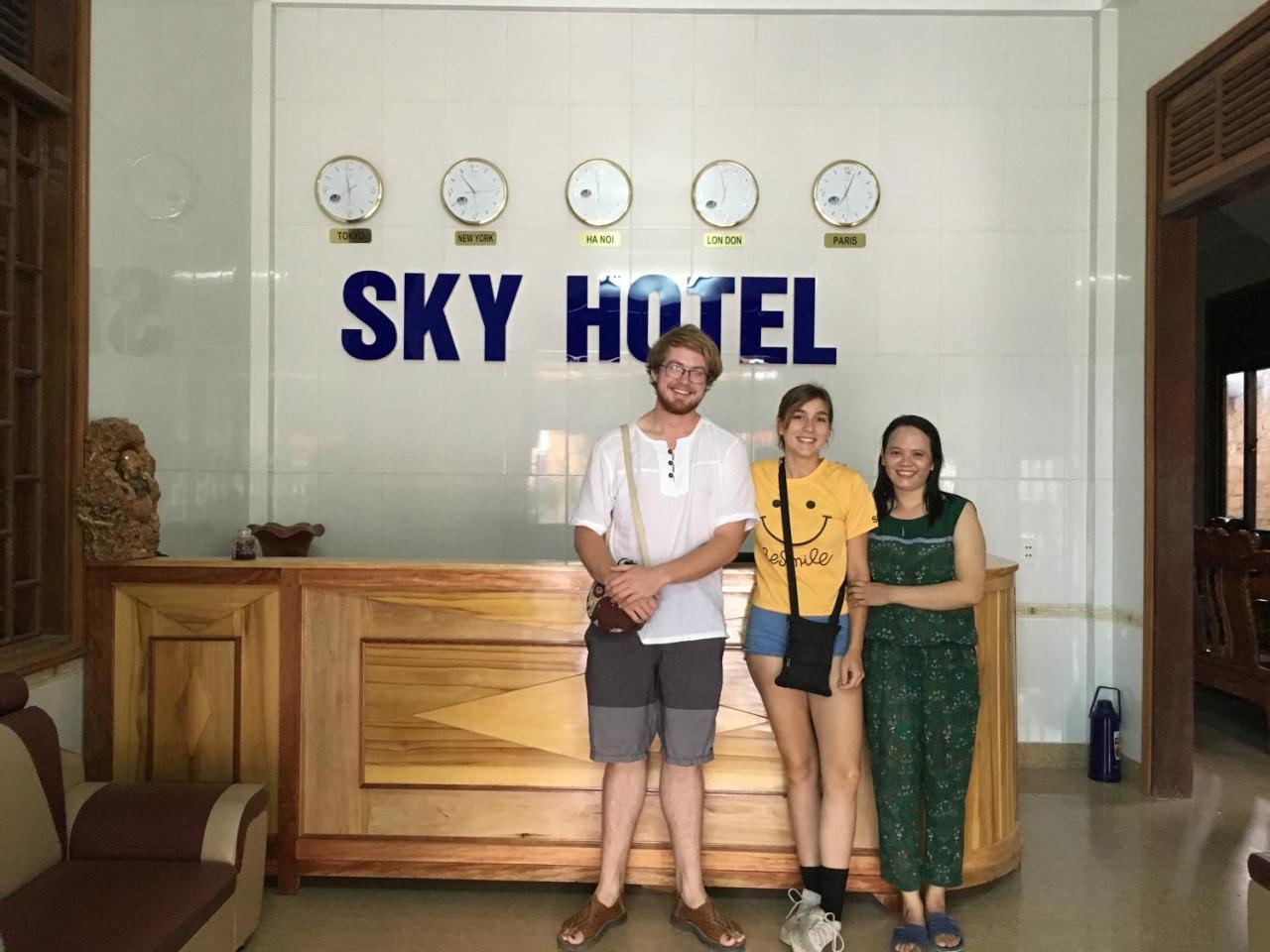 Sky Hotel フォンニャ エクステリア 写真